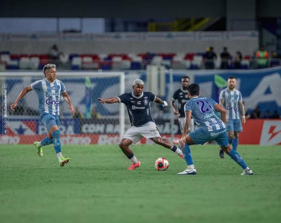 (Jogo entre RexPa, um clássico do futebol para os torcedores paraenses)