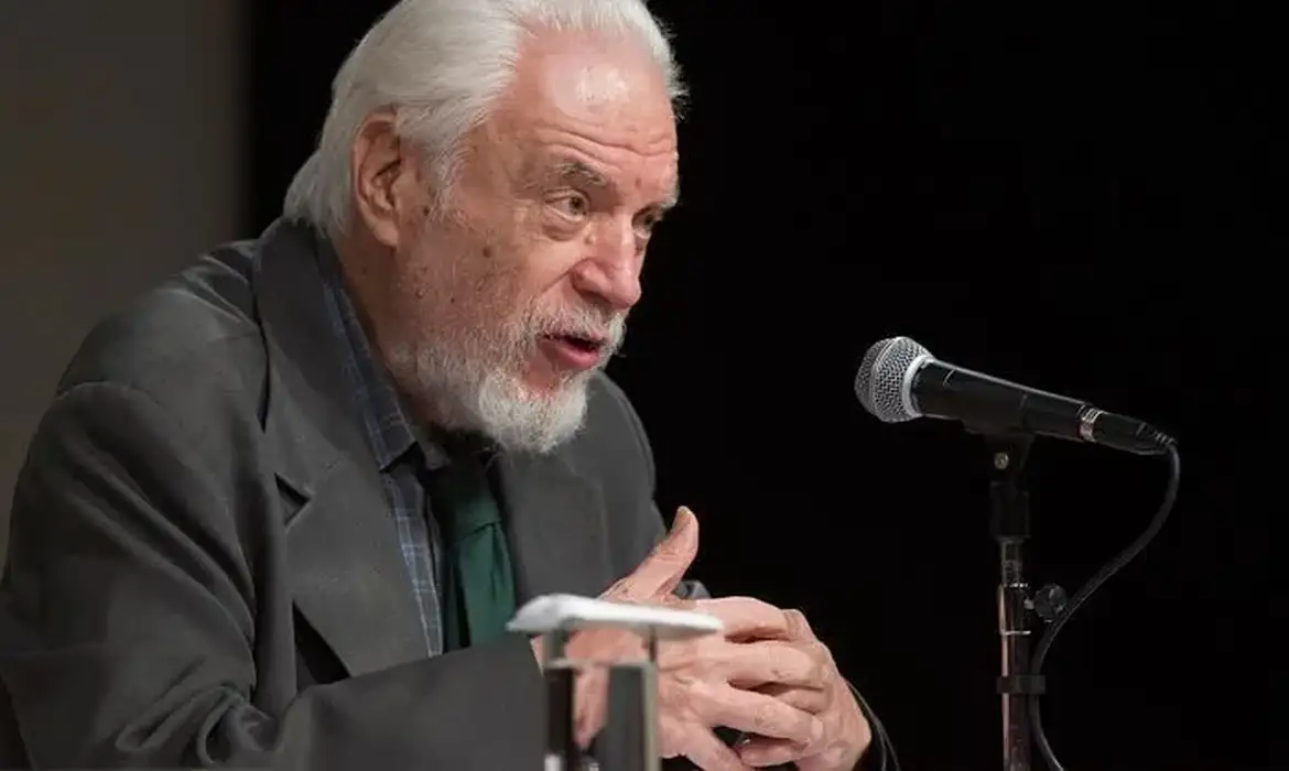 Imagem - Escritor Cícero Sandroni, membro da ABL, morre aos 90 anos