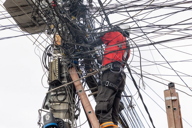 Desorganização de fios causa impactos do ponto de vista estético e operacional - 