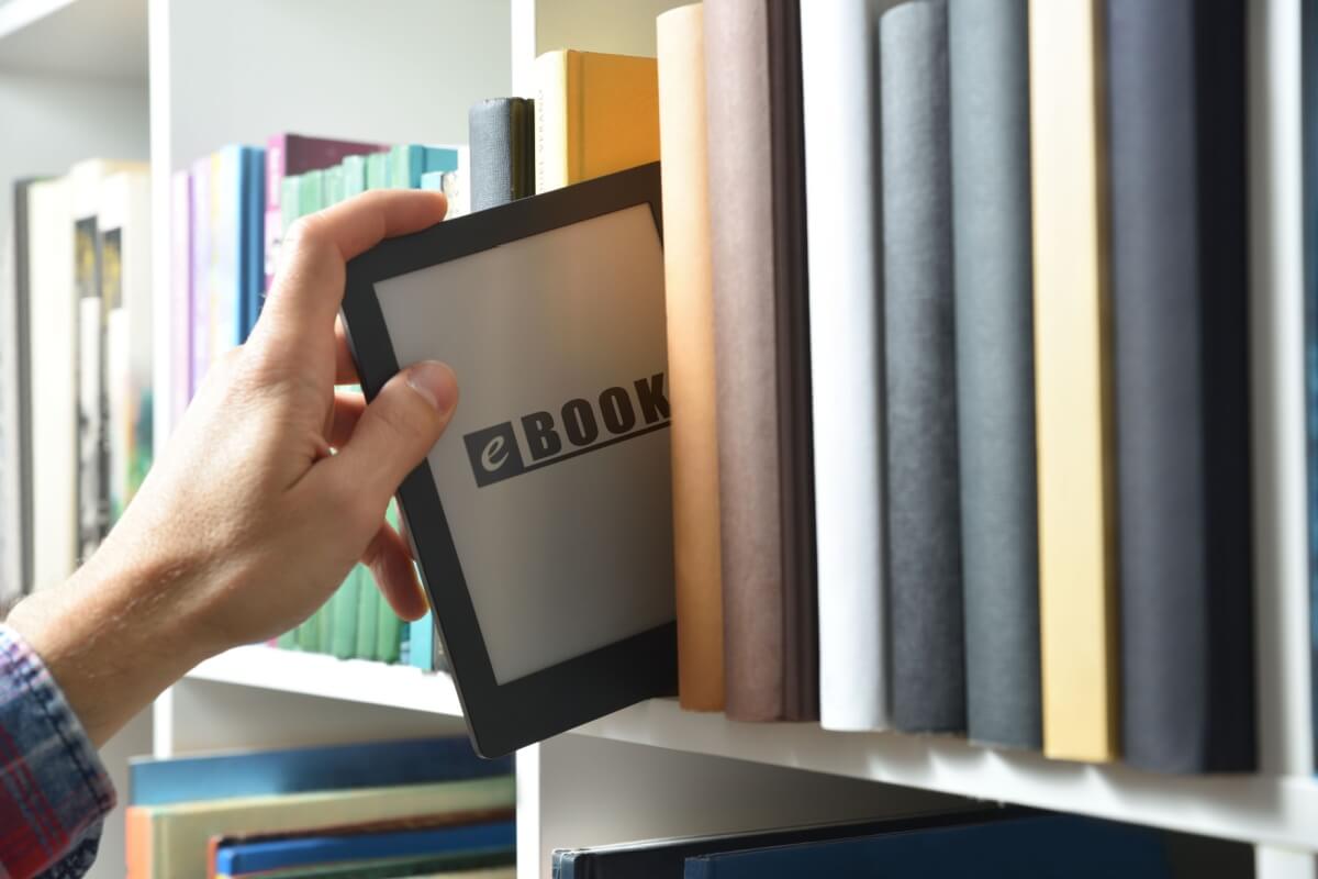 A Bienal do Livro Rio 2025 mostra que o impresso e o digital não são rivais (Imagem: Davizro Photography | Shutterstock)