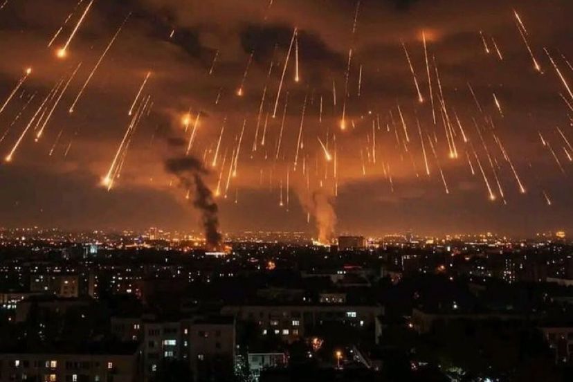 Guerra entre Israel e Irã é marcada por noite de bombardeios em Teerã e Tel Aviv.