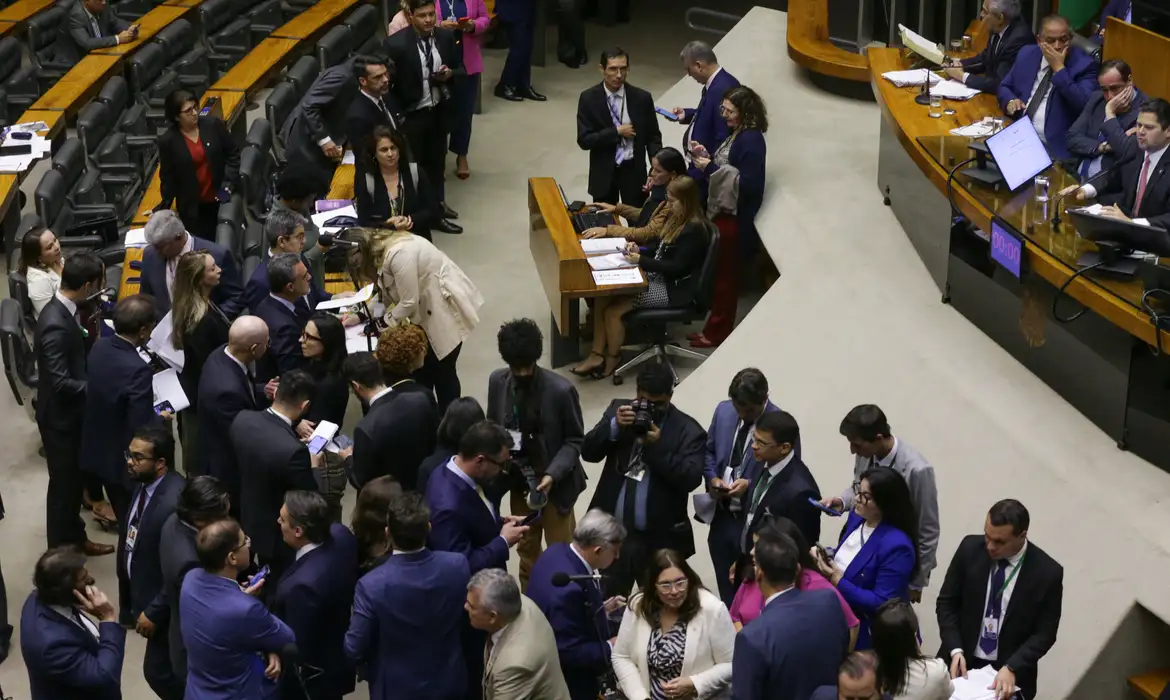 Imagem - Congresso aprova usar emendas para salários de profissionais da saúde