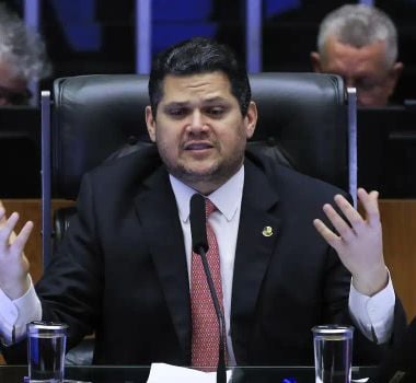 Imagem - Alcolumbre lê requerimento que cria CPMI sobre fraudes no INSS