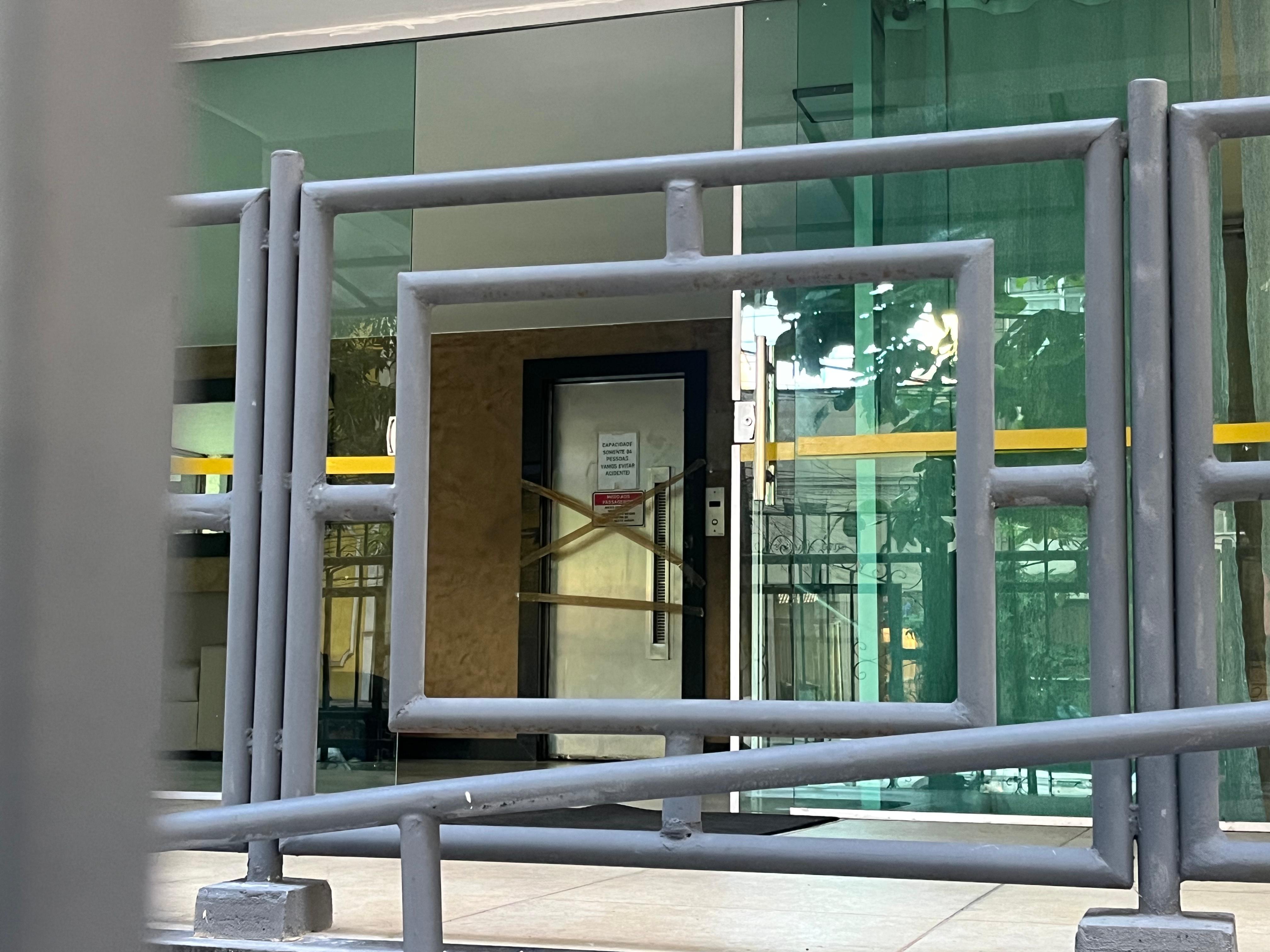 Elevador despenca com moradores em prédio residencial no bairro de Nazaré