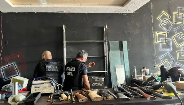 Fábrica de armas funcionava escondida nos fundos de barbearia no Jurunas; dono é preso