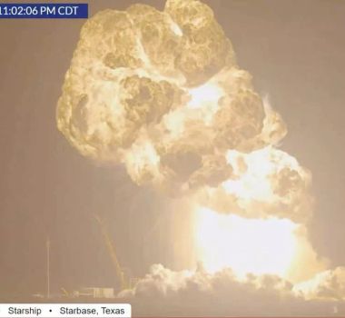 Imagem - Starship, maior foguete da SpaceX, de Elon Musk, explode durante teste no Texas