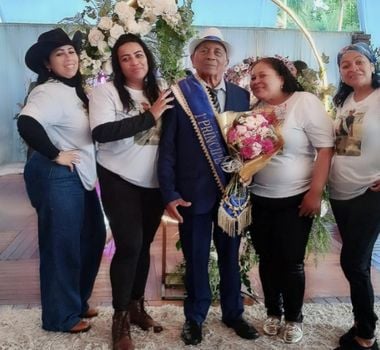 Imagem - Paraense desenganado por médicos, vence o câncer e é coroado 'Príncipe de Itajaí' aos 82 anos