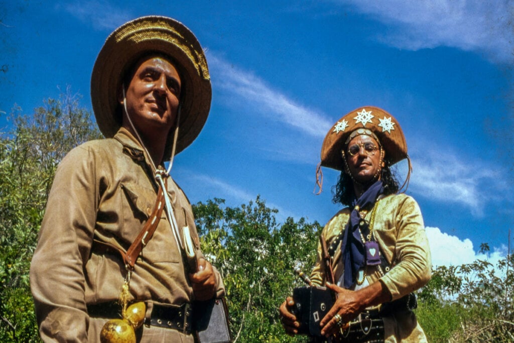 &#8220;Baile Perfumado&#8221; retrata um Nordeste vibrante e narra a história do mascate libanês que tentou filmar Lampião (Imagem: Reprodução Digital | RioFilme)