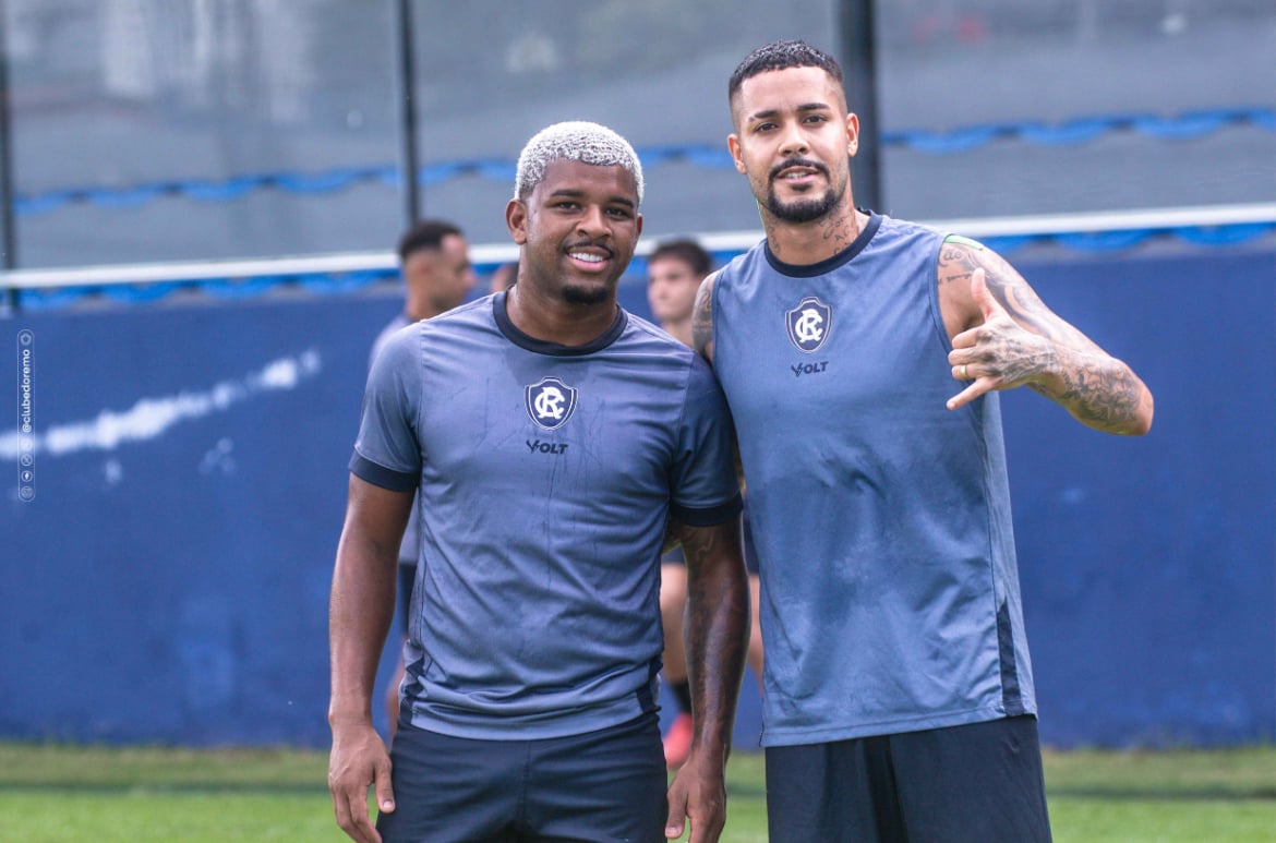 Jaderson e Maxwell treinam com o elenco azulino - 