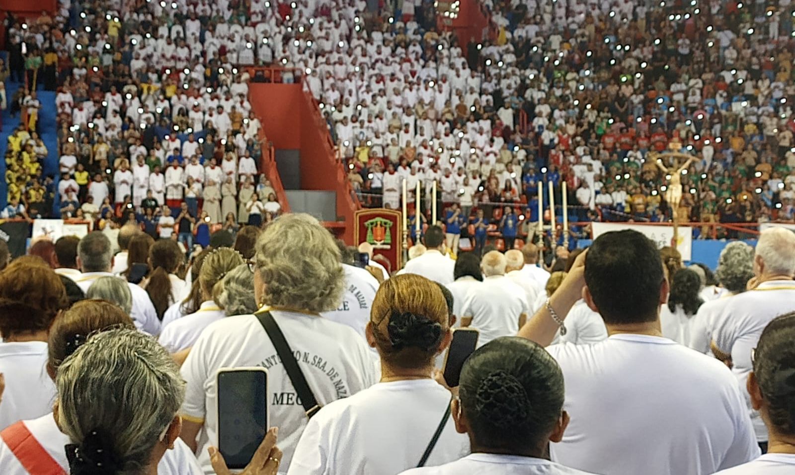 Solenidade de Corpus Christi reúne milhares de fiéis no Mangueirinho, em Belém.