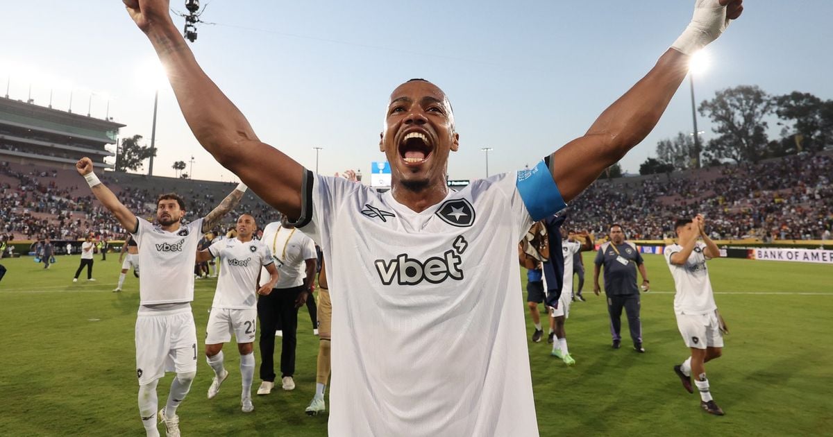 Jogadores do Botafogo comemoram feito histórico -