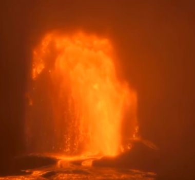 Imagem - Vulcão no Havaí entra em erupção e lança lava a 300 metros de altura; assista