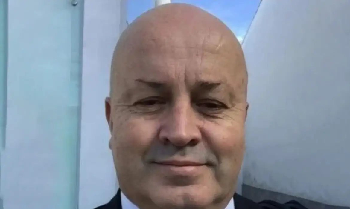 (Antônio Carlos Camilo Antunes)