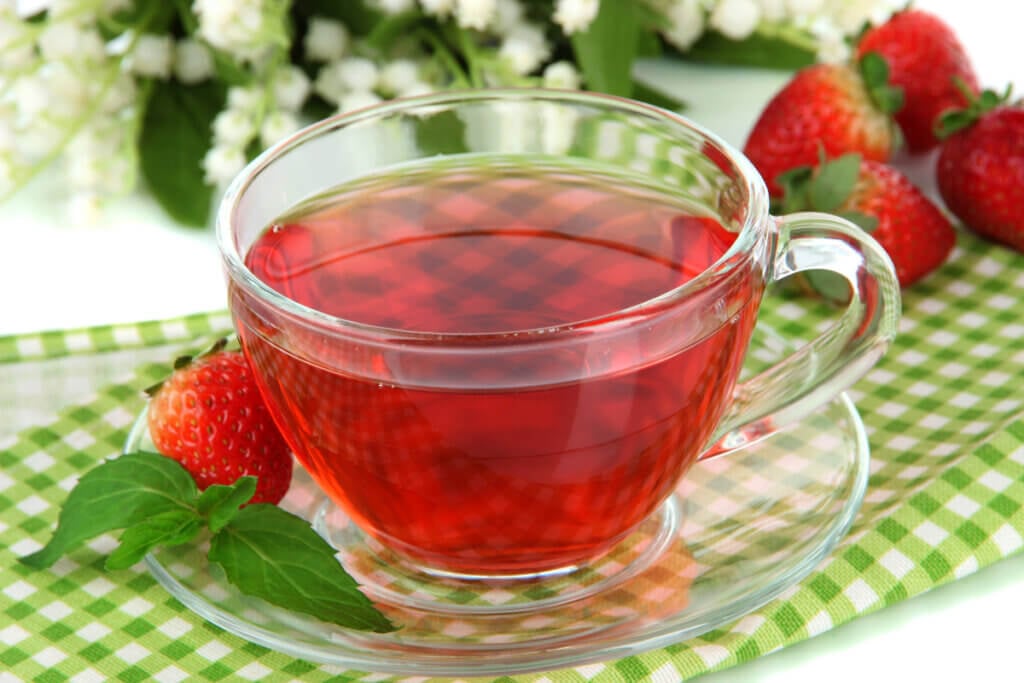 Chá de morango e framboesa (Imagem: Africa Studio | Shutterstock)
