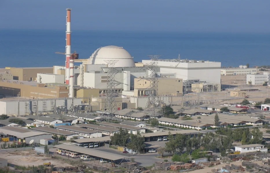 Prédios importantes na usina nuclear iraniana de Arak foram danificados em consequência de ataques israelenses.