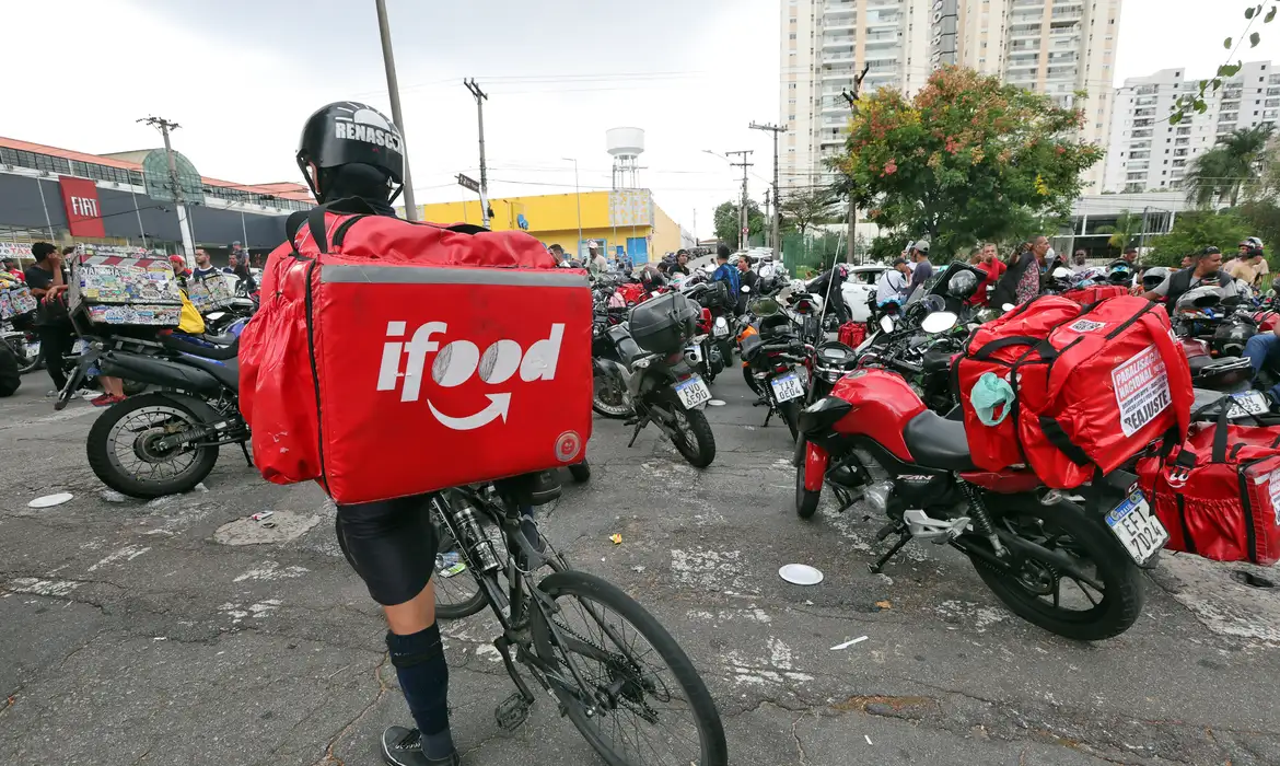 iFood anuncia mudanças e entregadores criticam - 