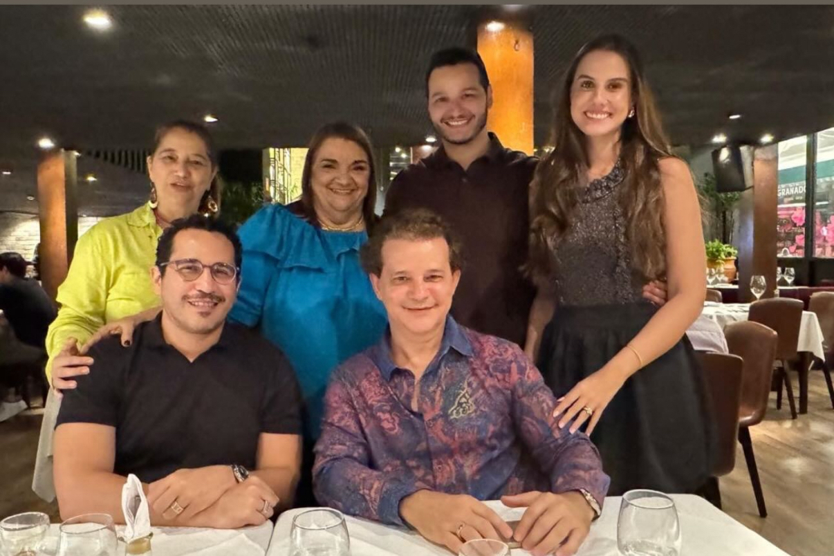 Julita com os irmãos, Nina e Rubens Tofolo Jr, José Aviz, Matheus e Vitória Tofolo