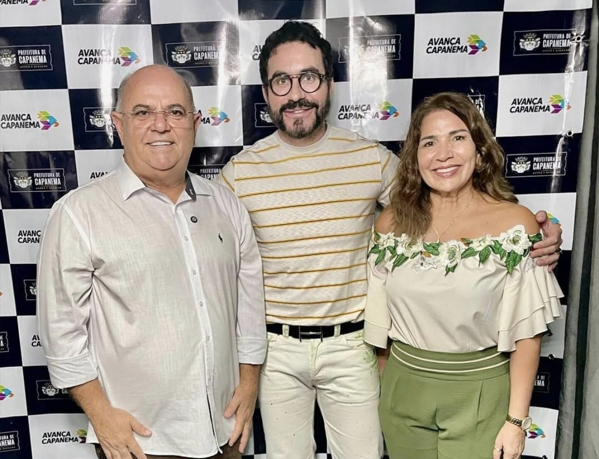 Walcylene Costa e Claudionor Moreira com o Pe. Fábio de Melo, no belo show de Corpus Christi, que lotou o espaço de eventos, em Capanema nessa quarta-feira