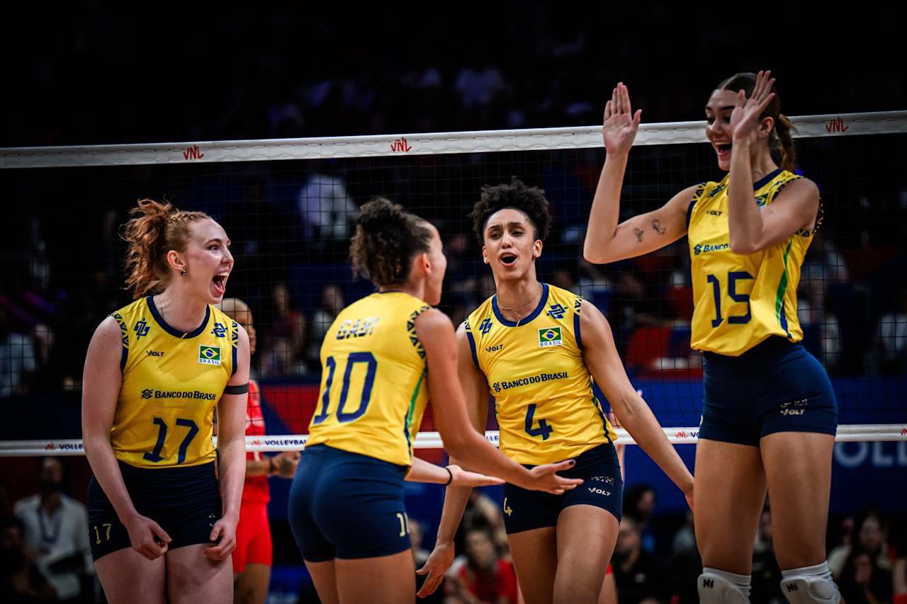 O vôlei feminino brasileiro conquistou uma importante vitória na casa das turcas