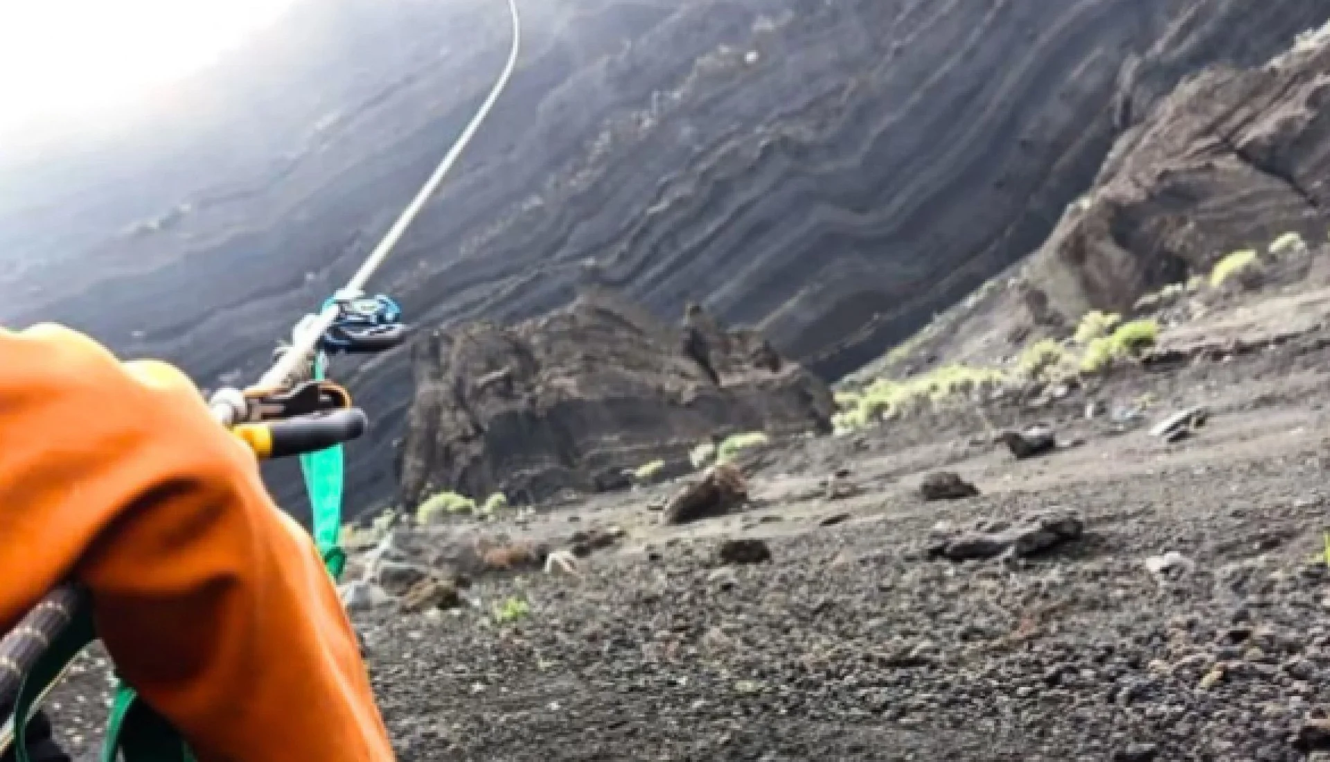 Imagem - Parque na Indonésia divulga imagens de operação de resgate de brasileira