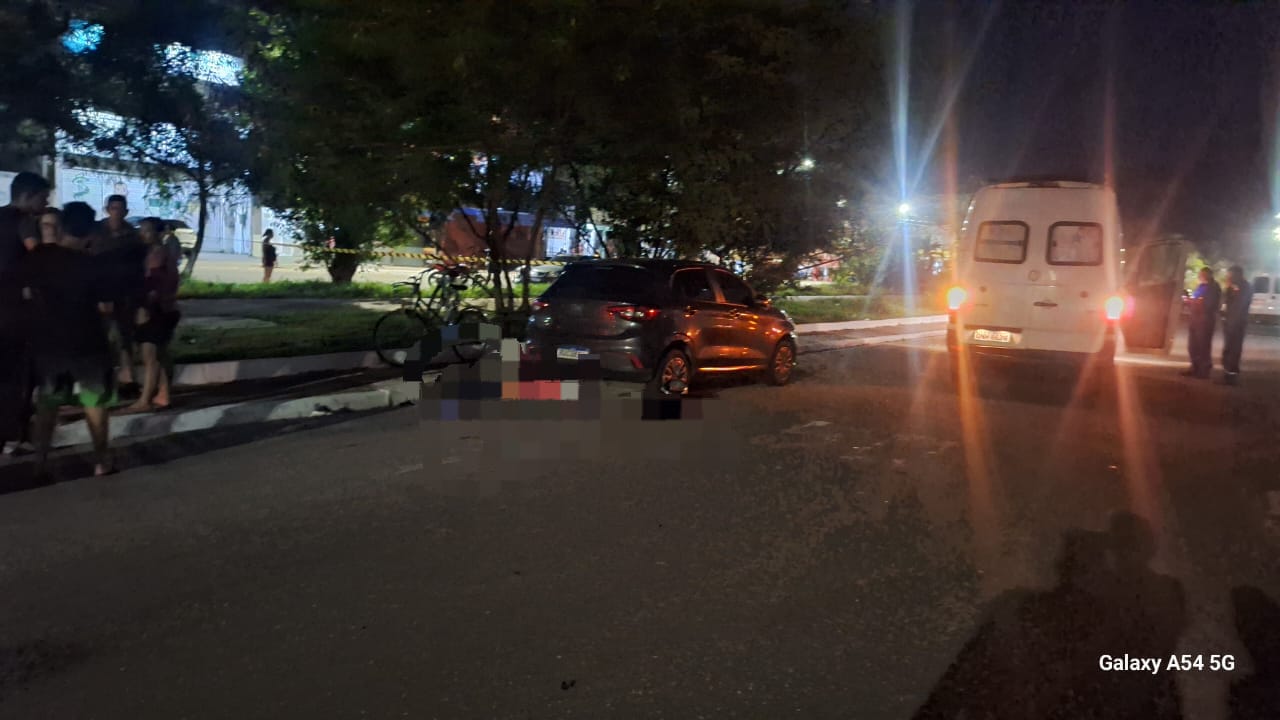 Imagem - Van arrasta motocicleta com três pessoas; uma morreu