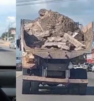 Imagem - Riscos de acidente: condutor flagra caçamba sem tampa traseira durante trânsito na BR-316