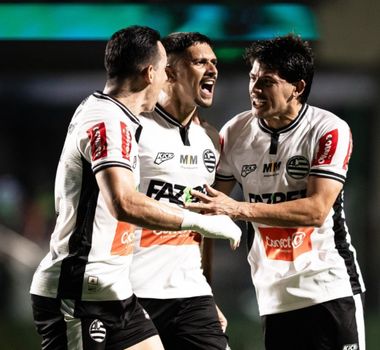 Imagem - Lanterna Athletic vence o líder Goiás na Série B
