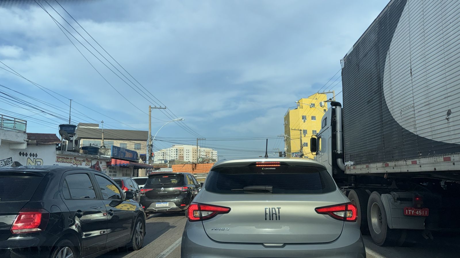 Na Avenida Pedro Álvares Cabral o trânsito segue lento na manhã desta terça-feira (24).