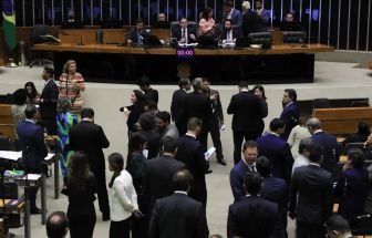 Plenário da Câmara derruba decreto de Lula sobre IOF