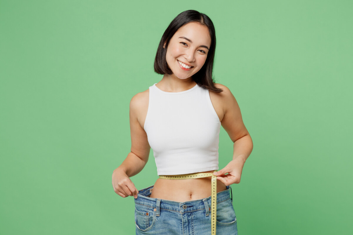 Excesso de gordura abdominal pode colocar a saúde em risco (Imagem: ViDI Studio | Shutterstock)