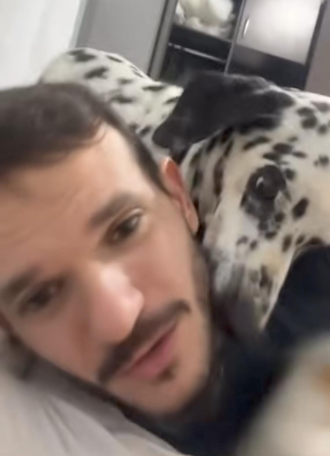 (No vídeo, que já acumula mais de 73 mil visualizações, o religioso faz uma afirmação sobre comportamento de quem tem animais de estimação.)