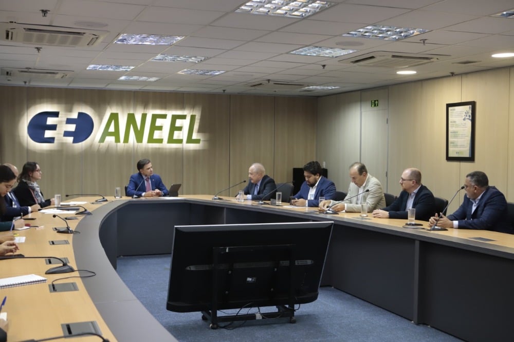 (O fornecimento de energia no Pará é uma questão de justiça social e de cidadania, pois os problemas com a concessionária de energia alcançam diversas regiões do estado.)