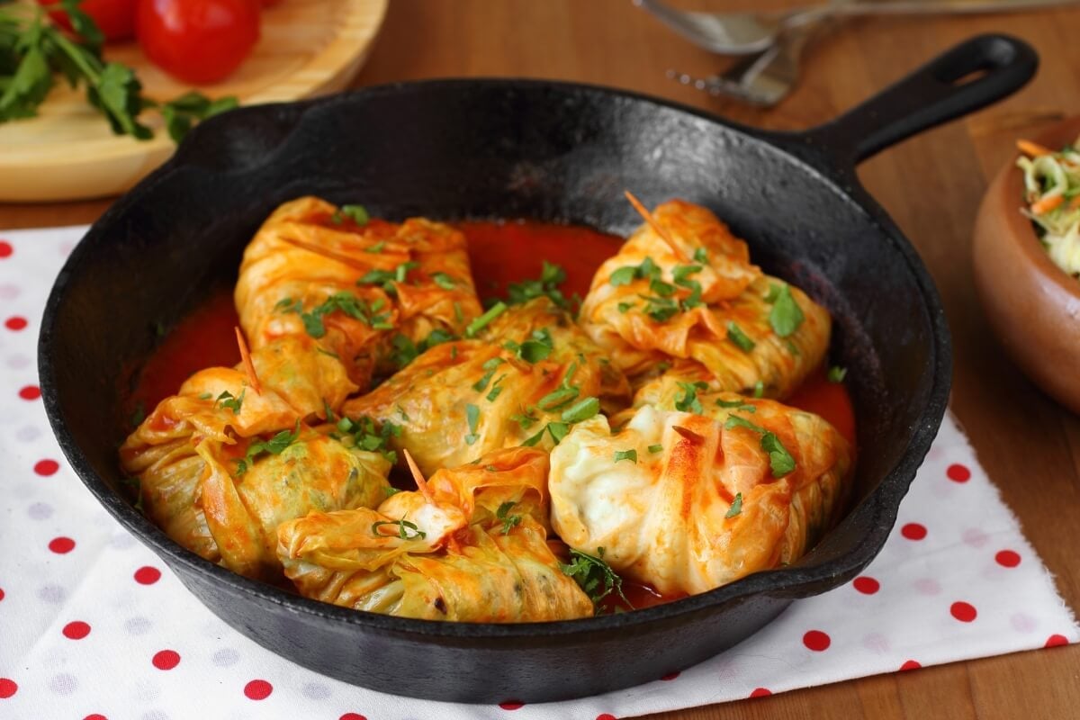 Charuto de repolho com carne moída (Imagem: Elena Veselova | Shutterstock)