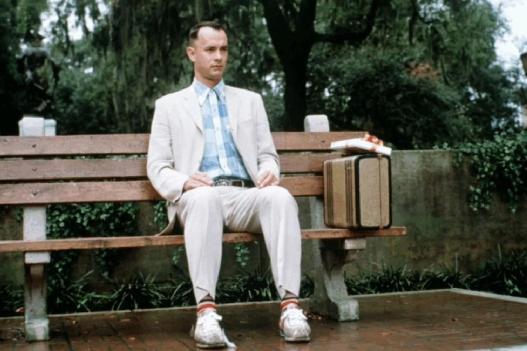 O filme &#8220;Forrest Gump&#8221; mistura emoção e história ao narrar as aventuras de um personagem cativante vivido por Tom Hanks (Imagem: Reprodução digital | Paramount Pictures Spain)