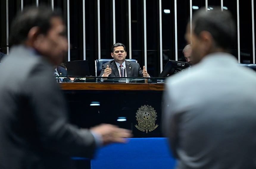 O Senado aprovou o projeto que suspende os efeitos de três decretos editados pelo governo federal sobre o aumento do IOF. 
