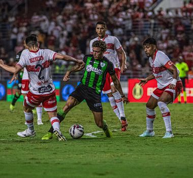 Imagem - América-MG vence o CRB de virada pela Série B
