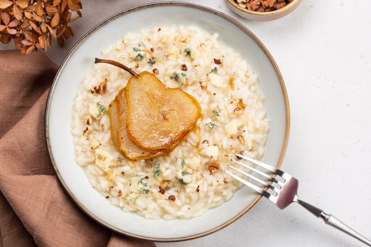 Risoto de gorgonzola com pera (Imagem: OlgaBombologna | Shutterstock) 