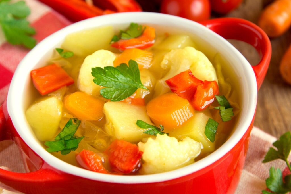 Sopa de cenoura com batata (Imagem: Oksana Mizina | Shutterstock)
