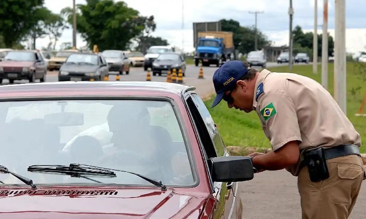 Lula decide usar dinheiro de multas de trânsito para bancar CNH de pessoas baixa renda.