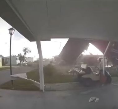 Imagem - Tornado arrasta casa com idosa dentro na Flórida, mas desfecho surpreende; assista