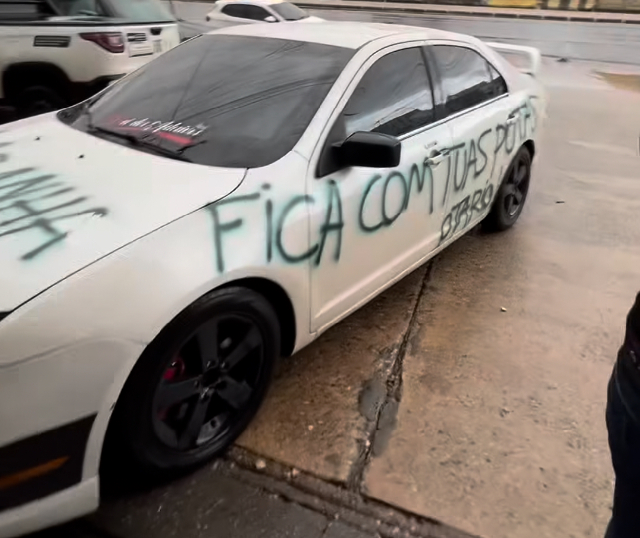 Imagem - Vídeo: dono de carro com frase polêmica 'Fica com as put4s' é identificado em Belém; entenda o motivo da pichação