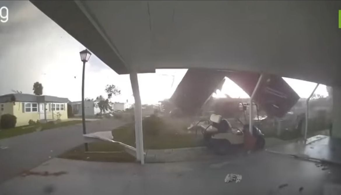 Tornado arrasta casa com idosa dentro na Flórida, mas desfecho surpreende; assista 