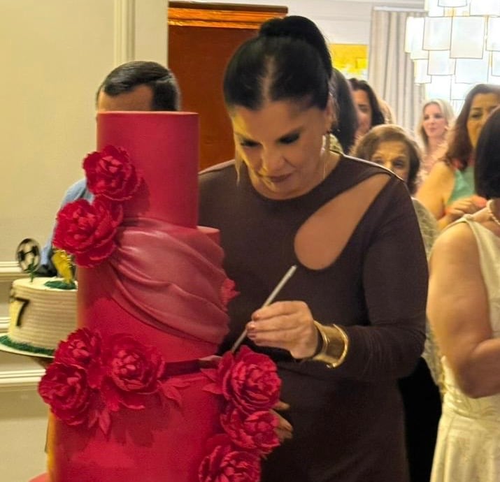 Zarra Assef carimbou a semana com as comemorações do seu niver, alinhadérrimo, no Cristal Ville 