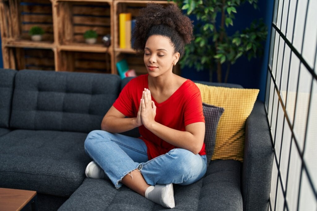 A espiritualidade ganha força com orações dedicadas a São Pedro, patrono dos pescadores e guardião das chaves do céu (Imagem: Krakenimages.com | Shutterstock)