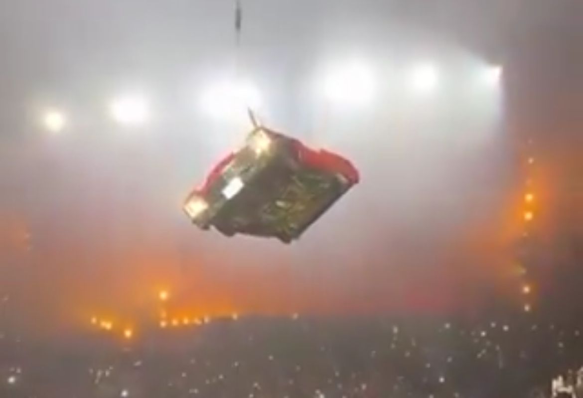 Falha em show deixa Beyoncé pendurada no ar e assusta fãs nos EUA; assista

