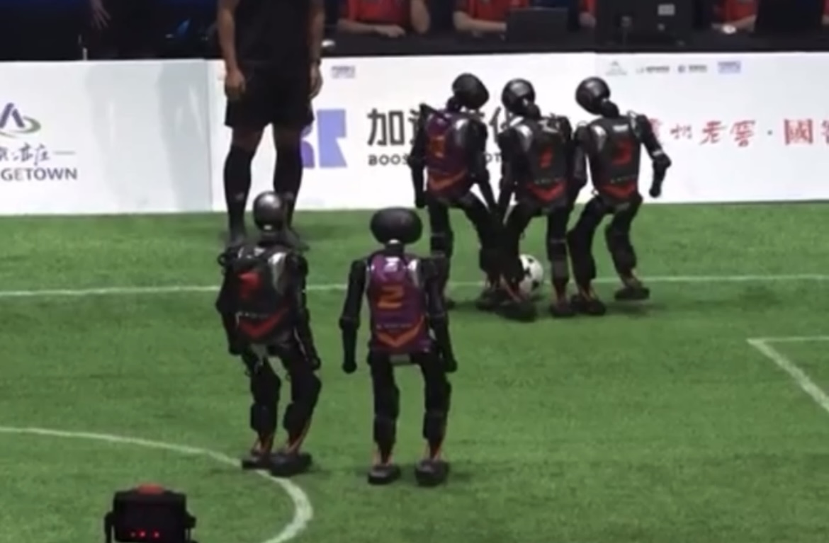Robôs jogam futebol em Pequim e mostram como a China avança no domínio da inteligência artificial