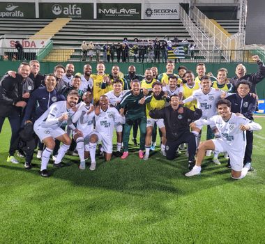 Imagem - Goiás vira sobre a Chapecoense e retoma liderança da Série B