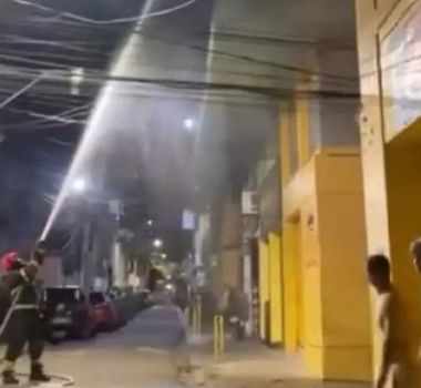 Imagem - Incêndio atinge edifício no centro comercial de Belém
