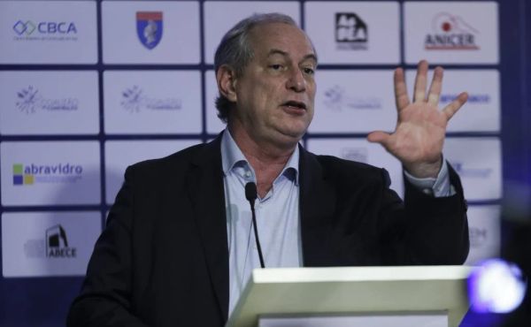 Presidente do PDT diz que Ciro Gomes não sai do partido: 'não faria isso comigo'
