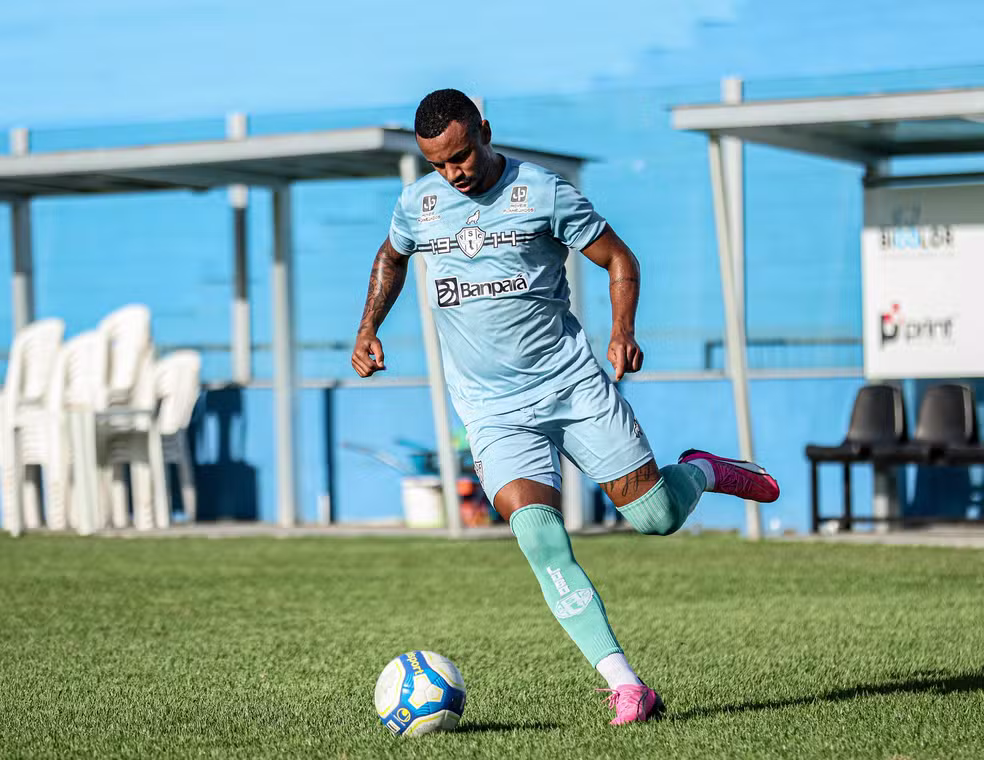 Dívida por lateral Keffel faz Paysandu sofrer sanção da FIFA e pode impedir contratações; entenda